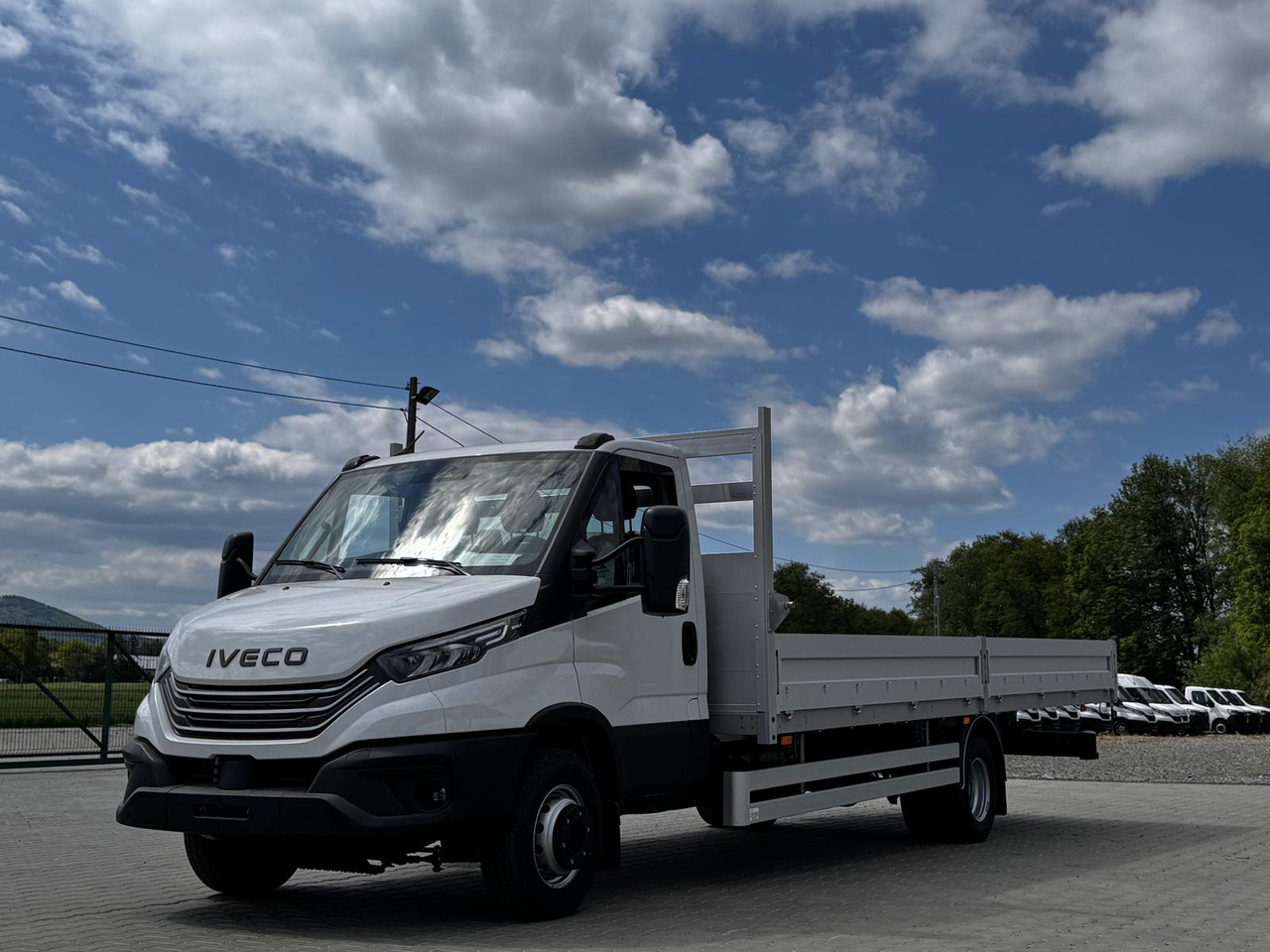 Iveco Daily 70C18 - Truk flatbed: gambar 2 Iveco Daily 70C18 - Truk flatbed: gambar 2