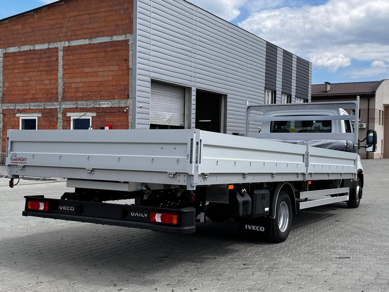 Iveco Daily 70C18 - Truk flatbed: gambar 4 Iveco Daily 70C18 - Truk flatbed: gambar 4
