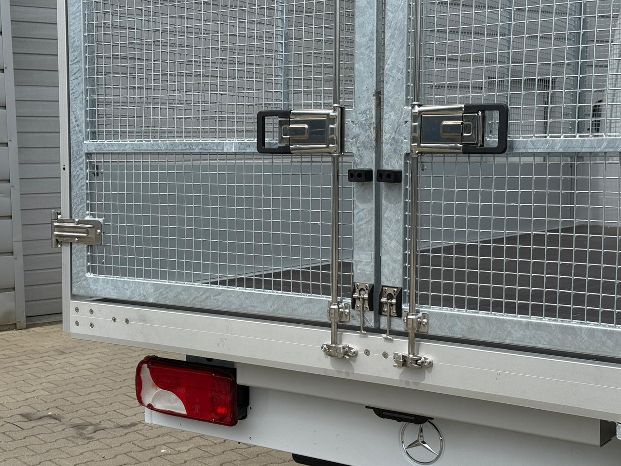 Mercedes eSprinter - Van flatbed, Van listrik: gambar 5 Mercedes eSprinter - Van flatbed, Van listrik: gambar 5