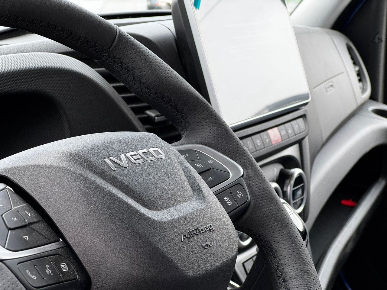 Van pengiriman baru IVECO Daily 35S18HA8/P: gambar 7