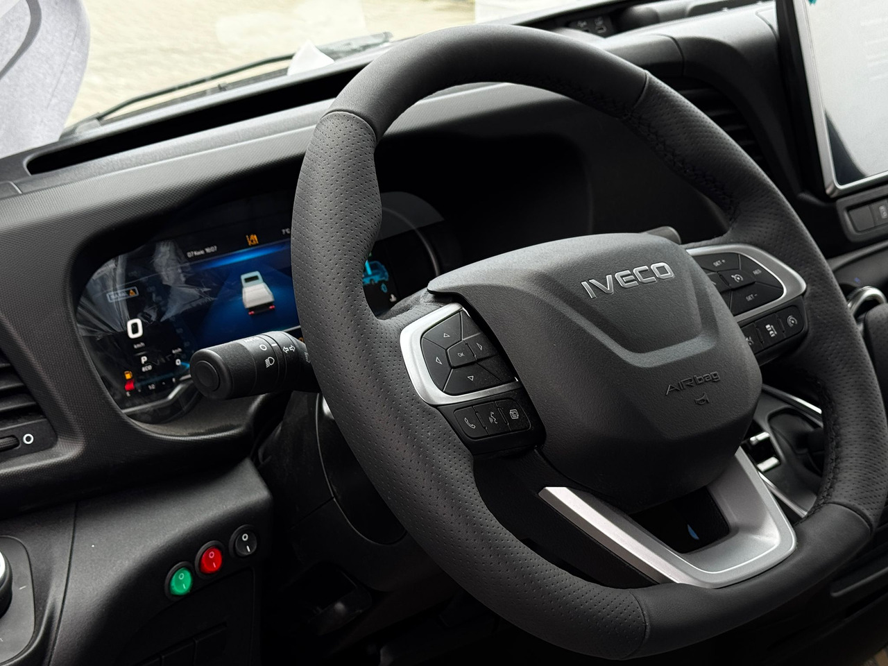 Van pengiriman baru IVECO Daily 35S18HA8/P: gambar 6