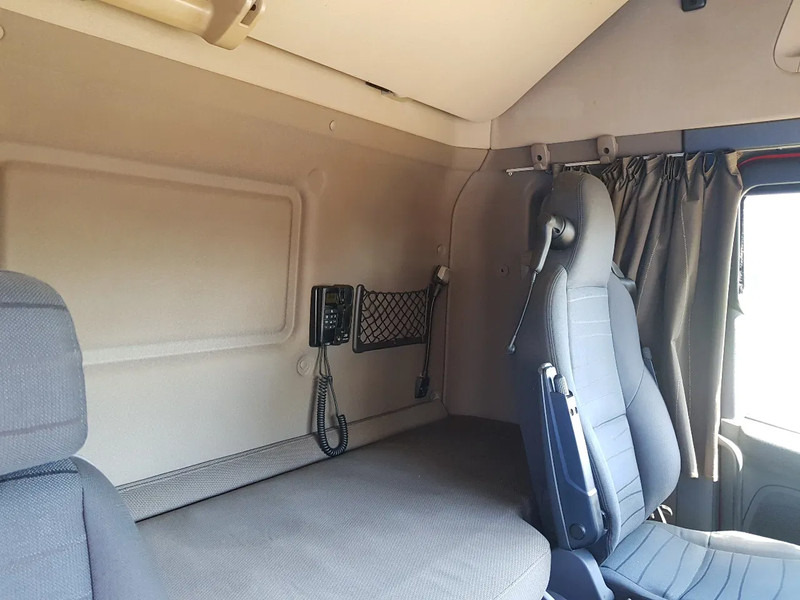 Pengangkut kontainer/ Container truck Scania R450 8x2 Topline ADR EX/II, EX/III, FL en AT SCR only: gambar 12 Pengangkut kontainer/ Container truck Scania R450 8x2 Topline ADR EX/II, EX/III, FL en AT SCR only: gambar 12