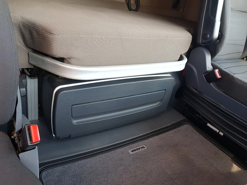 Pengangkut kontainer/ Container truck Scania R450 8x2 Topline ADR EX/II, EX/III, FL en AT SCR only: gambar 14 Pengangkut kontainer/ Container truck Scania R450 8x2 Topline ADR EX/II, EX/III, FL en AT SCR only: gambar 14