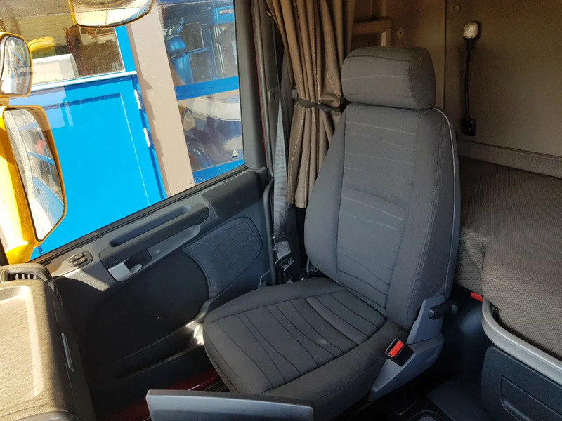 Pengangkut kontainer/ Container truck Scania R450 8x2 Topline ADR EX/II, EX/III, FL en AT SCR only: gambar 15 Pengangkut kontainer/ Container truck Scania R450 8x2 Topline ADR EX/II, EX/III, FL en AT SCR only: gambar 15