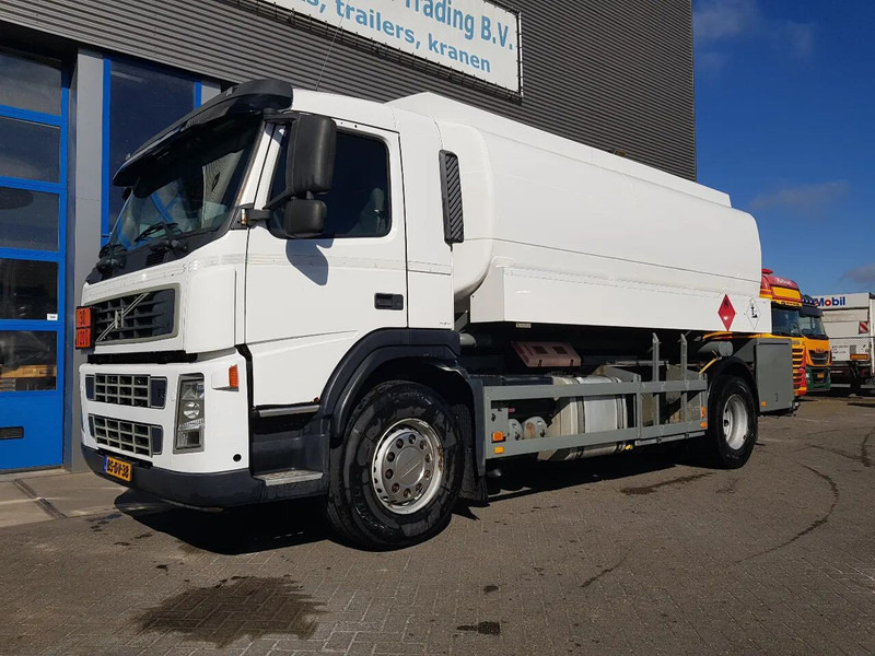 Volvo FM 9.340 Petrol, Diesel 17000 Ltr. 3 Compartementen - Truk tangki: gambar 2 Volvo FM 9.340 Petrol, Diesel 17000 Ltr. 3 Compartementen - Truk tangki: gambar 2