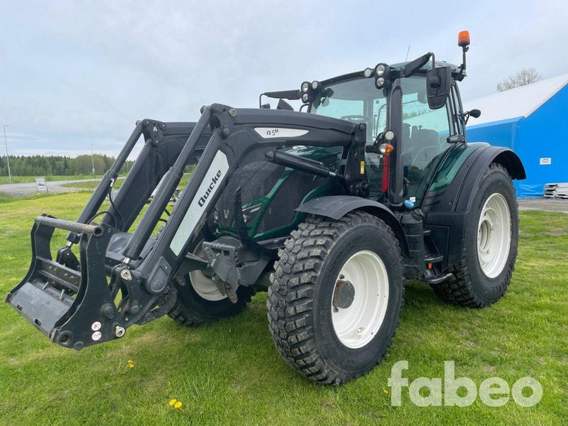 Valtra N154E Versu SmartTouch MR19 Valtra N154E Versu SmartTouch MR19 med frontlastare Quicke Q5M - Traktor: gambar 1 Valtra N154E Versu SmartTouch MR19 Valtra N154E Versu SmartTouch MR19 med frontlastare Quicke Q5M - Traktor: gambar 1