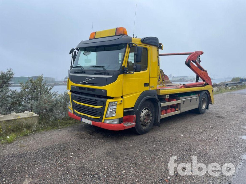 Volvo FM330 - Truk skip loader: gambar 1 Volvo FM330 - Truk skip loader: gambar 1