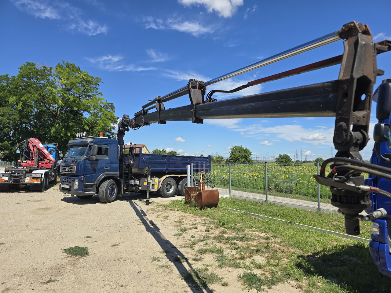 VOLVO FM 420 6X4 / KIPPER / CRANE HMF 1823 K4 - Truk jungkit, Truk derek: gambar 4 VOLVO FM 420 6X4 / KIPPER / CRANE HMF 1823 K4 - Truk jungkit, Truk derek: gambar 4