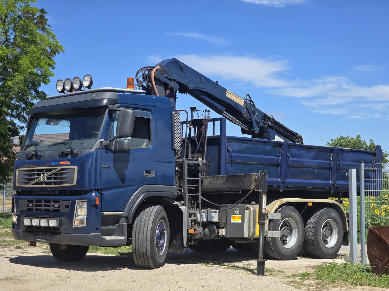 VOLVO FM 420 6X4 / KIPPER / CRANE HMF 1823 K4 - Truk jungkit, Truk derek: gambar 1 VOLVO FM 420 6X4 / KIPPER / CRANE HMF 1823 K4 - Truk jungkit, Truk derek: gambar 1