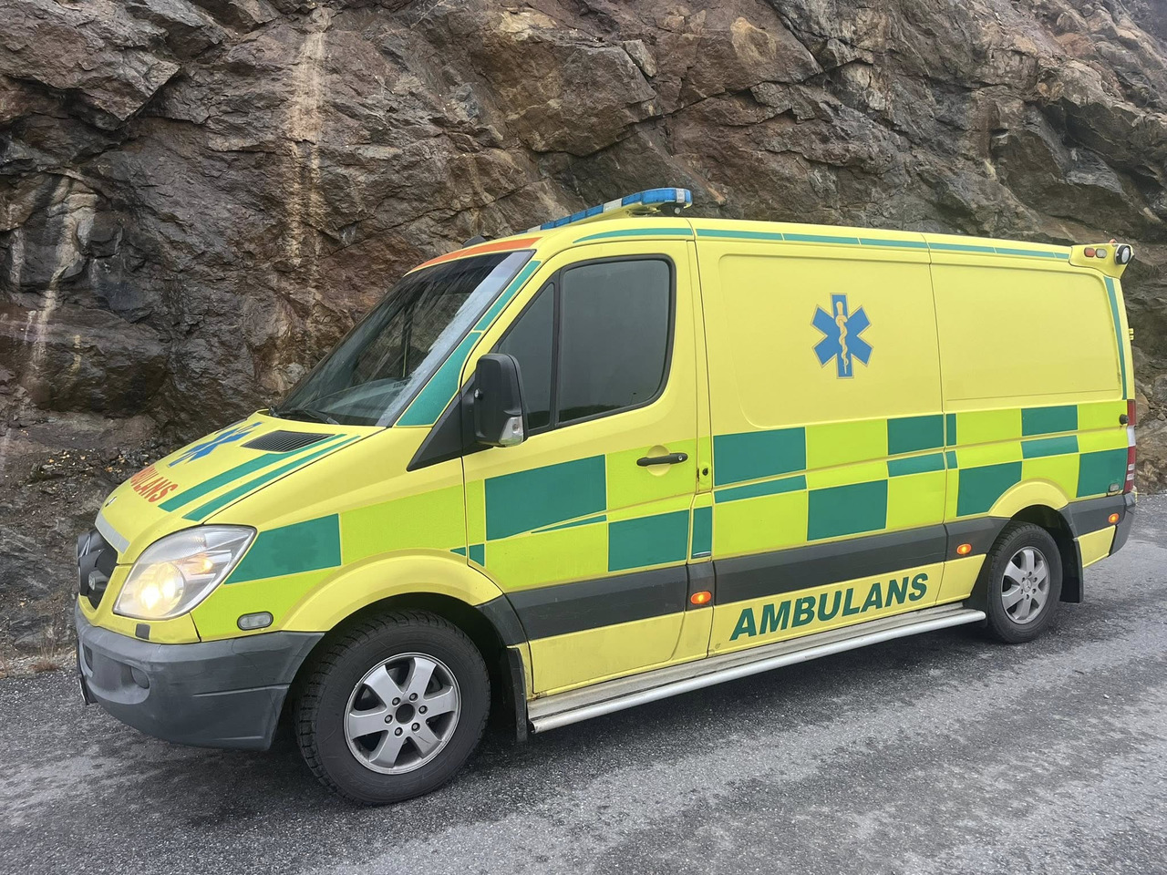 MERCEDES-BENZ Sprinter 316 NGT - Ambulans: gambar 1 MERCEDES-BENZ Sprinter 316 NGT - Ambulans: gambar 1