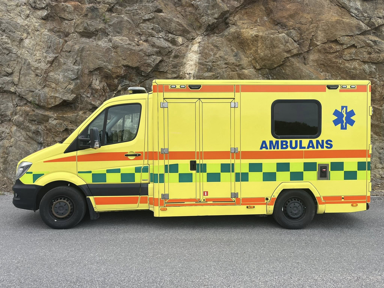 MERCEDES-BENZ Sprinter 319 - AMBULANCE / Krankenwagen / швидка допомога - Ambulans: gambar 2 MERCEDES-BENZ Sprinter 319 - AMBULANCE / Krankenwagen / швидка допомога - Ambulans: gambar 2