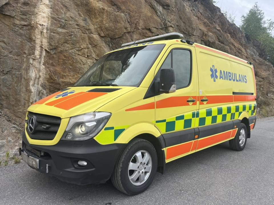 MERCEDES-BENZ Sprinter 319 - AMBULANCE - RESERVERAD !! - Ambulans: gambar 2 MERCEDES-BENZ Sprinter 319 - AMBULANCE - RESERVERAD !! - Ambulans: gambar 2