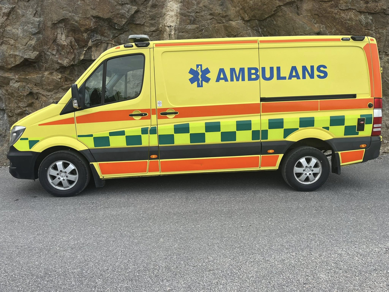 MERCEDES-BENZ Sprinter 319 - AMBULANCE - RESERVERAD !! - Ambulans: gambar 3 MERCEDES-BENZ Sprinter 319 - AMBULANCE - RESERVERAD !! - Ambulans: gambar 3