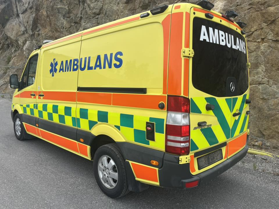MERCEDES-BENZ Sprinter 319 - AMBULANCE - RESERVERAD !! - Ambulans: gambar 4 MERCEDES-BENZ Sprinter 319 - AMBULANCE - RESERVERAD !! - Ambulans: gambar 4