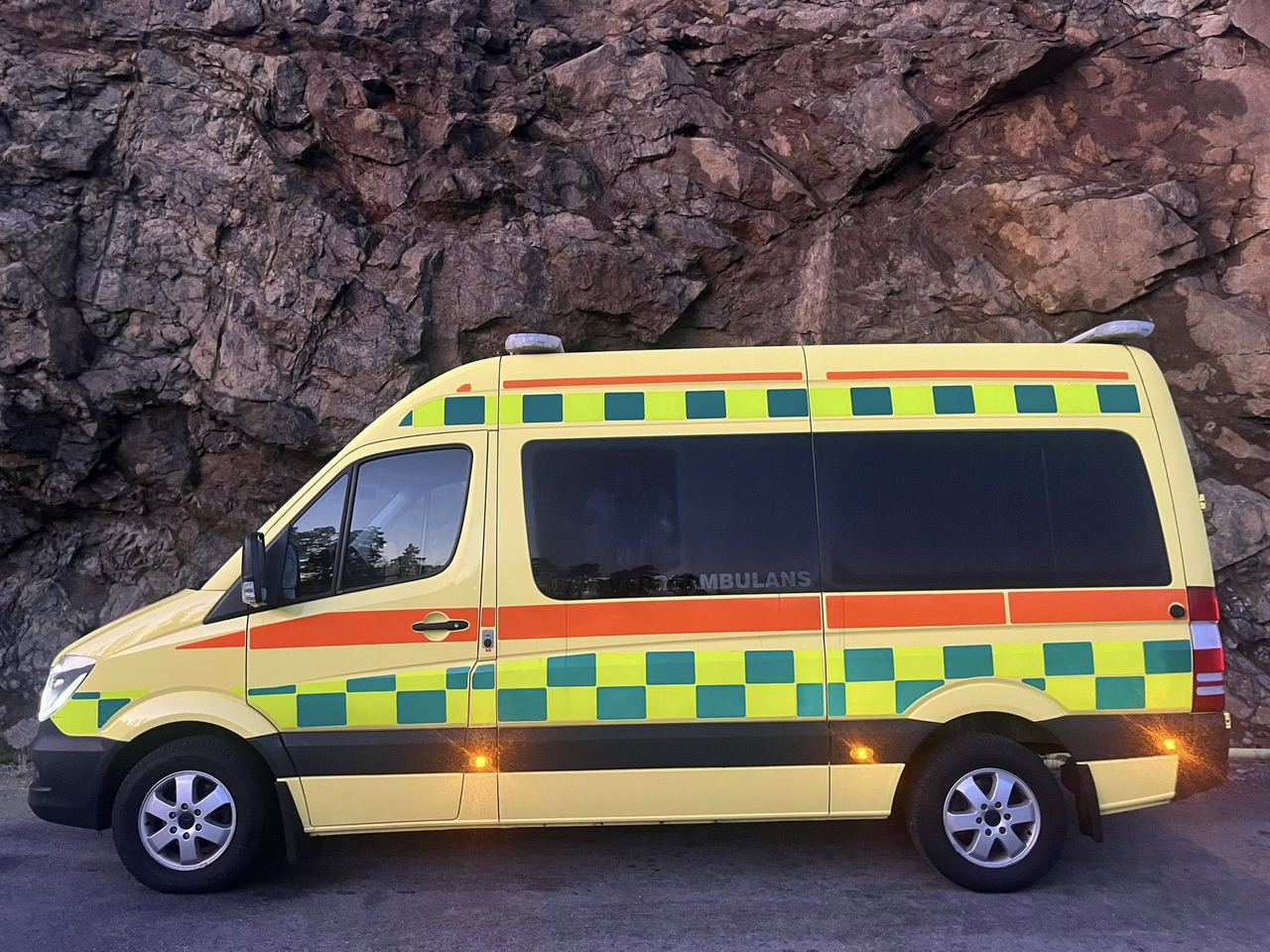 MERCEDES-BENZ Sprinter 319 - Light AMBULANCE / shvydka dopomo - Ambulans: gambar 5 MERCEDES-BENZ Sprinter 319 - Light AMBULANCE / shvydka dopomo - Ambulans: gambar 5