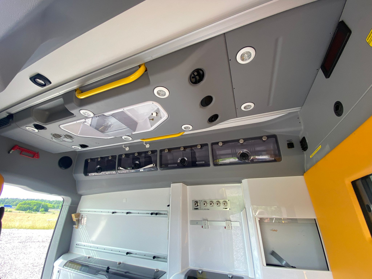 Leasing MERCEDES-BENZ Vito 119 4x4 - Ambulans / AMBULANCE MERCEDES-BENZ Vito 119 4x4 - Ambulans / AMBULANCE: gambar 10