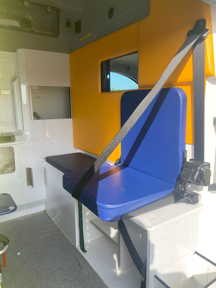 Leasing MERCEDES-BENZ Vito 119 4x4 - Ambulans / AMBULANCE MERCEDES-BENZ Vito 119 4x4 - Ambulans / AMBULANCE: gambar 12