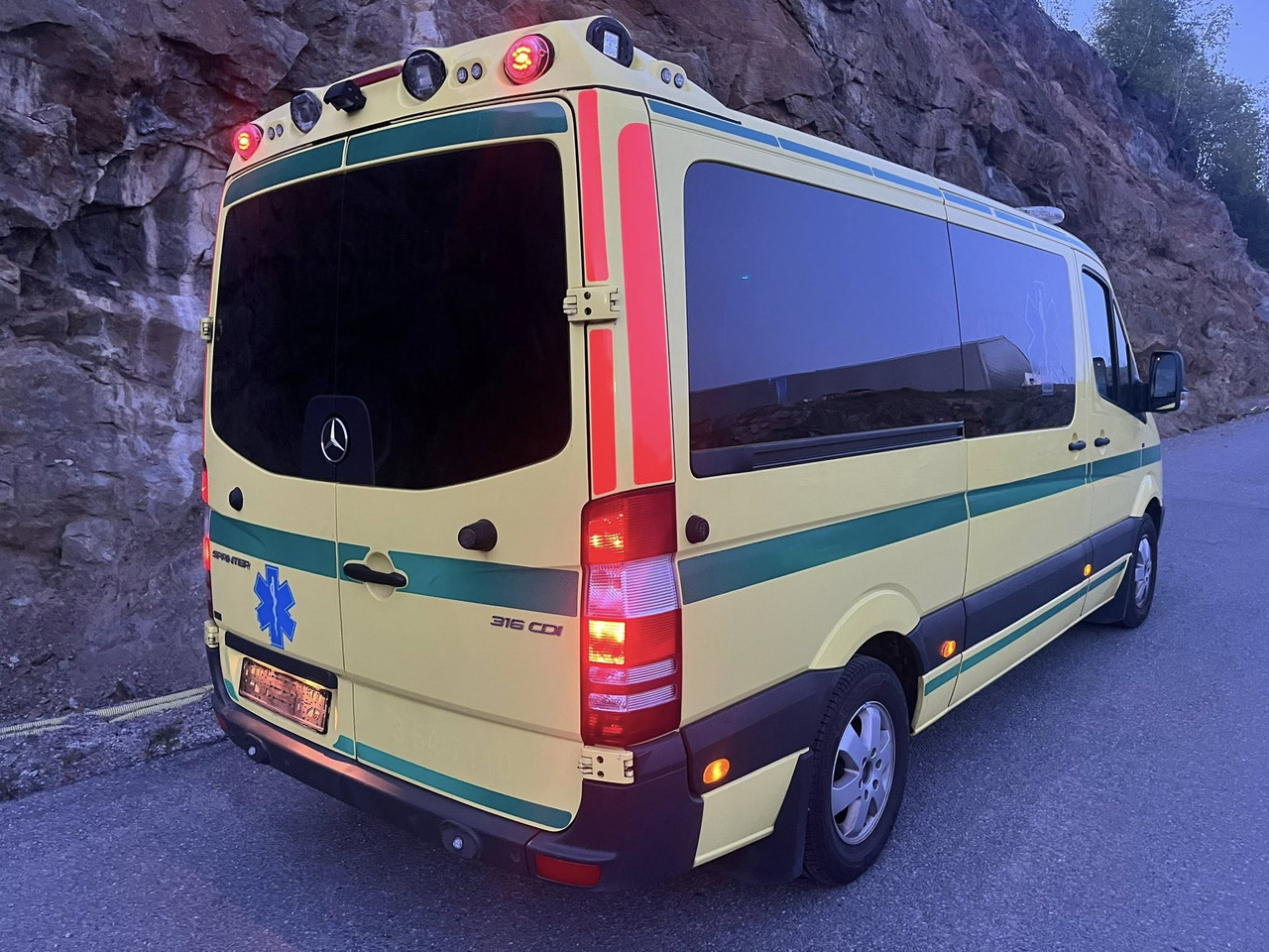 Mercedes-Benz Sprinter 316 - 2 stretcher AMBULANCE - RESERERAD !! - Ambulans: gambar 3 Mercedes-Benz Sprinter 316 - 2 stretcher AMBULANCE - RESERERAD !! - Ambulans: gambar 3
