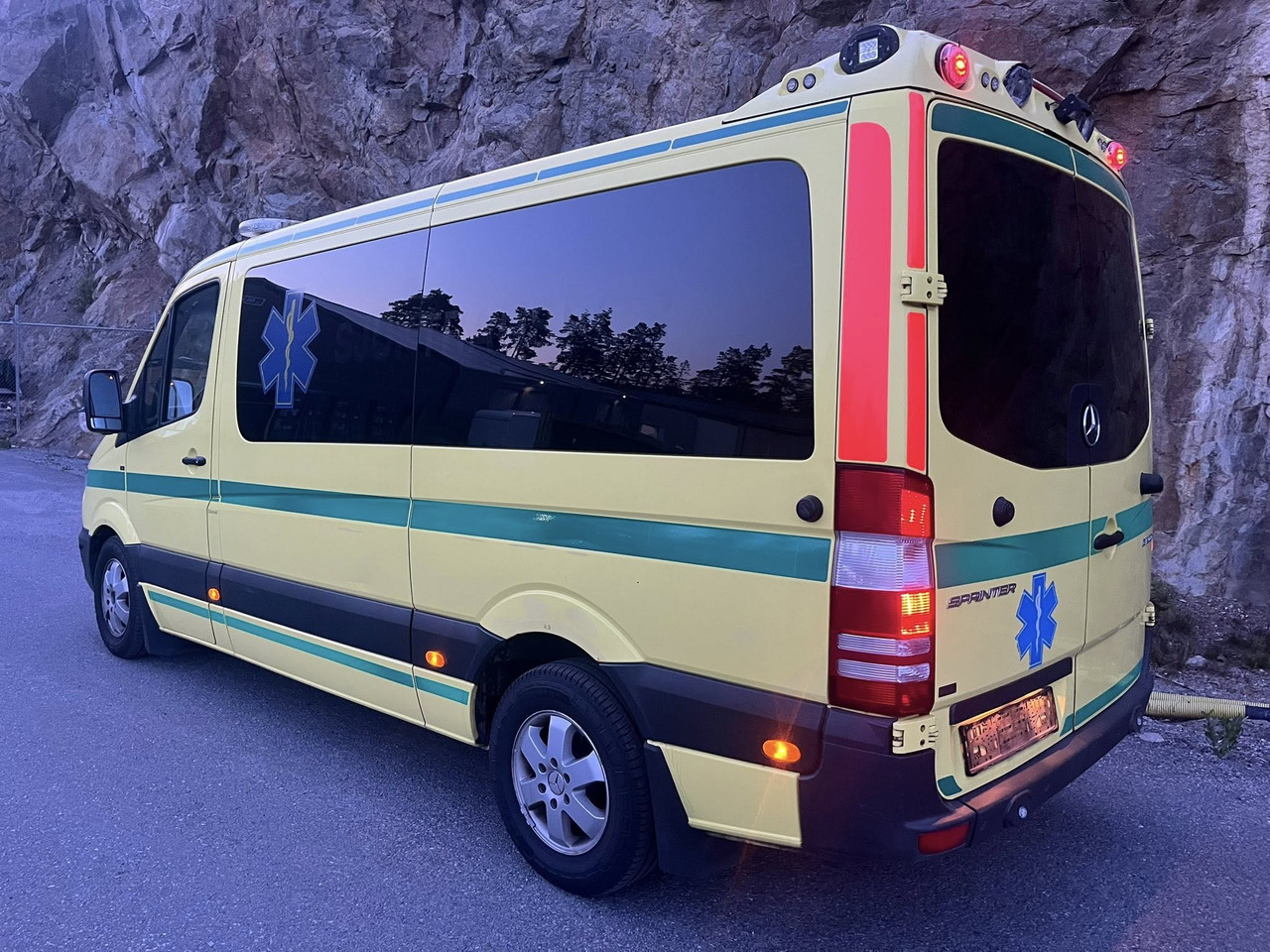 Mercedes-Benz Sprinter 316 - 2 stretcher AMBULANCE - RESERERAD !! - Ambulans: gambar 4 Mercedes-Benz Sprinter 316 - 2 stretcher AMBULANCE - RESERERAD !! - Ambulans: gambar 4