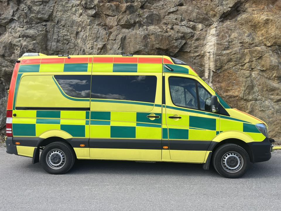 Mercedes-Benz Sprinter 319 - AMBULANCE / Krankenwagen / Ambulancia - Ambulans: gambar 4 Mercedes-Benz Sprinter 319 - AMBULANCE / Krankenwagen / Ambulancia - Ambulans: gambar 4