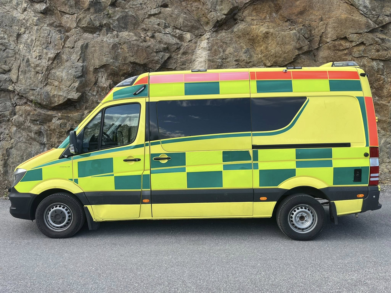 Mercedes-Benz Sprinter 319 - AMBULANCE / Krankenwagen / Ambulancia - Ambulans: gambar 5 Mercedes-Benz Sprinter 319 - AMBULANCE / Krankenwagen / Ambulancia - Ambulans: gambar 5