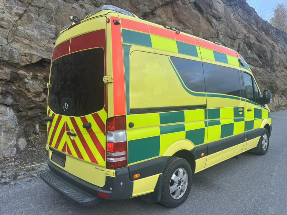 Mercedes-Benz Sprinter 319 - AMBULANCE - RESERVERAD !! - Ambulans: gambar 4 Mercedes-Benz Sprinter 319 - AMBULANCE - RESERVERAD !! - Ambulans: gambar 4