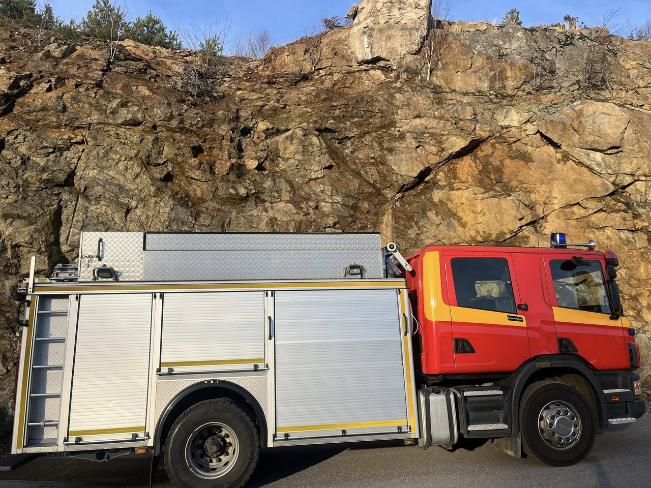 SCANIA P94GB 4x2 NZ310 - Fire engine - RESERVERAD !! - Truk pemadam kebakaran: gambar 5 SCANIA P94GB 4x2 NZ310 - Fire engine - RESERVERAD !! - Truk pemadam kebakaran: gambar 5