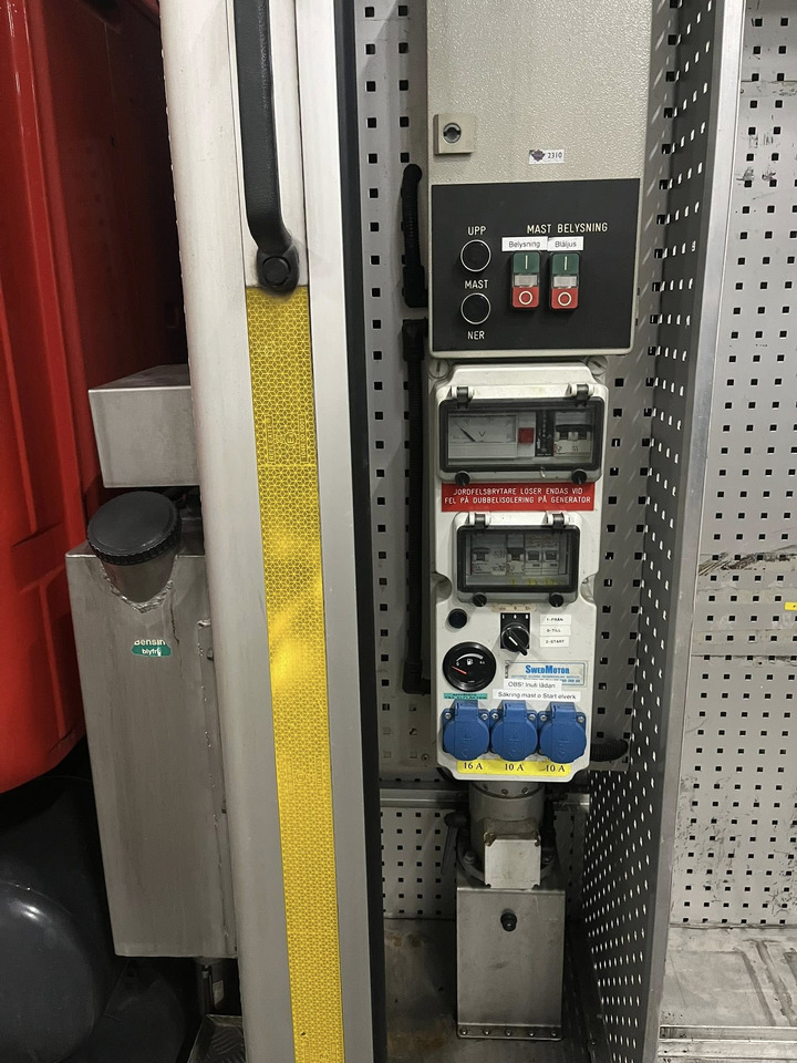 SCANIA P94GB 4x2 NZ310 - Fire engine - Truk pemadam kebakaran: gambar 5 SCANIA P94GB 4x2 NZ310 - Fire engine - Truk pemadam kebakaran: gambar 5