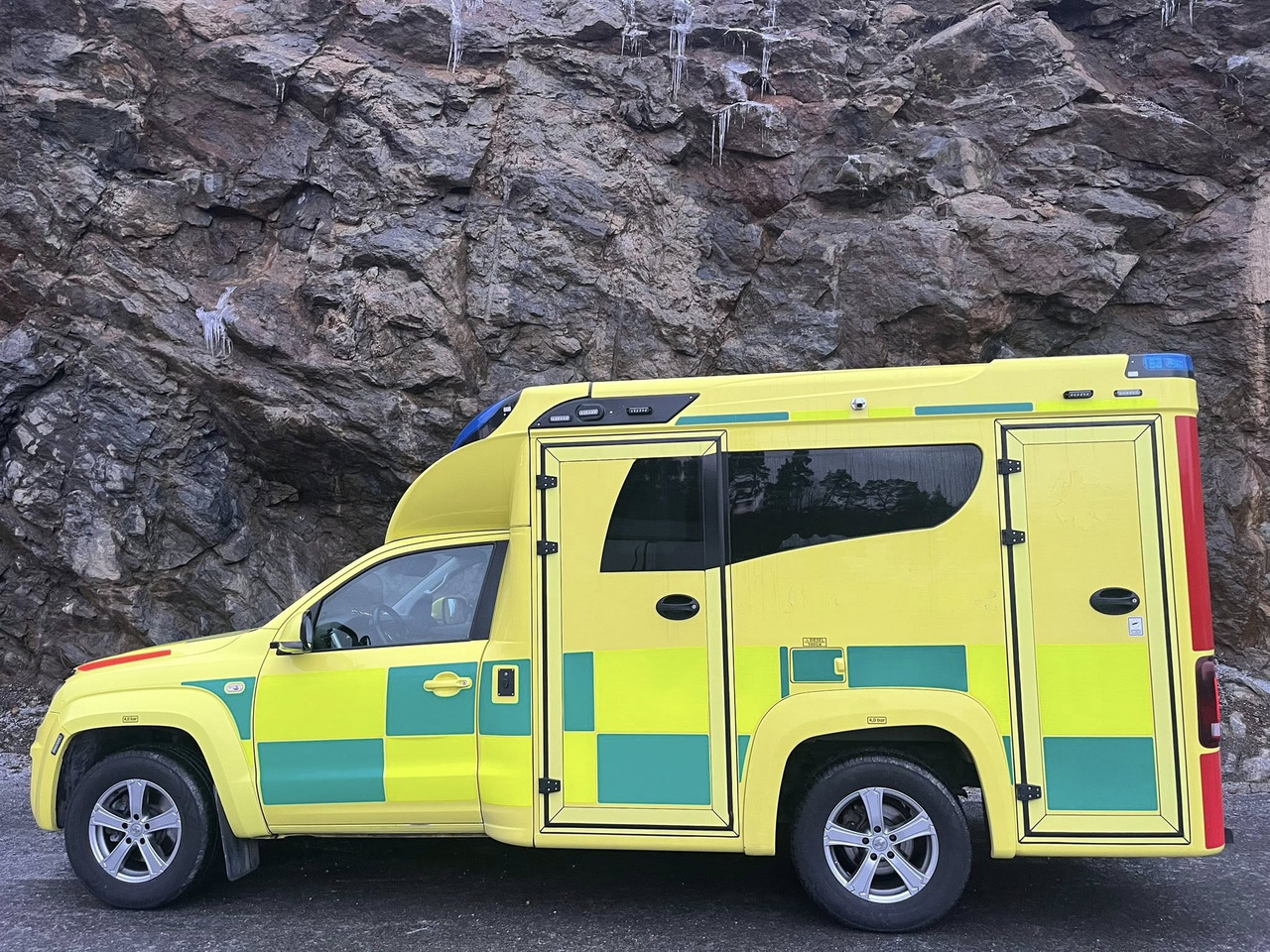 VOLKSWAGEN Amarok 4motion - AMBULANCE / ambulanse / ambulanssi - Ambulans: gambar 5 VOLKSWAGEN Amarok 4motion - AMBULANCE / ambulanse / ambulanssi - Ambulans: gambar 5