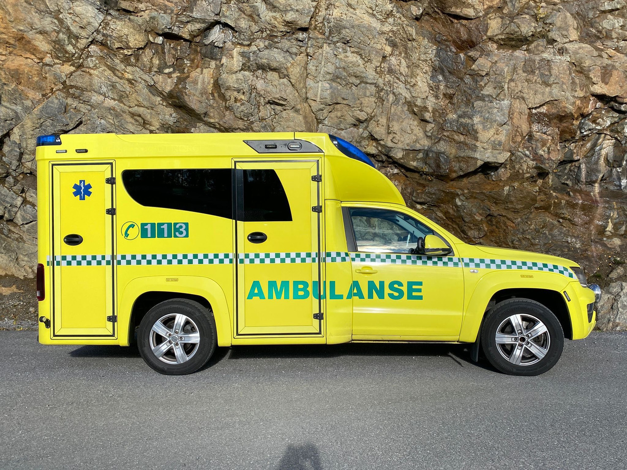 VOLKSWAGEN Amarok XL 4motions - Ambulans: gambar 4 VOLKSWAGEN Amarok XL 4motions - Ambulans: gambar 4