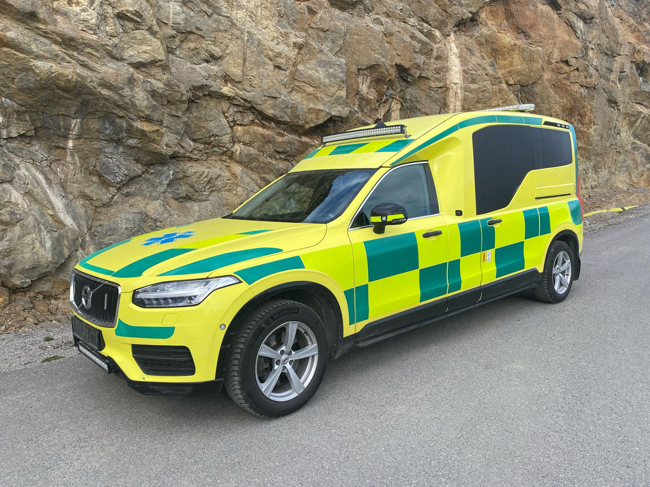 Volvo Nilsson XC90 D5 AWD - Ambulance / Krankenwagen / Швидка допомога - Ambulans: gambar 2 Volvo Nilsson XC90 D5 AWD - Ambulance / Krankenwagen / Швидка допомога - Ambulans: gambar 2