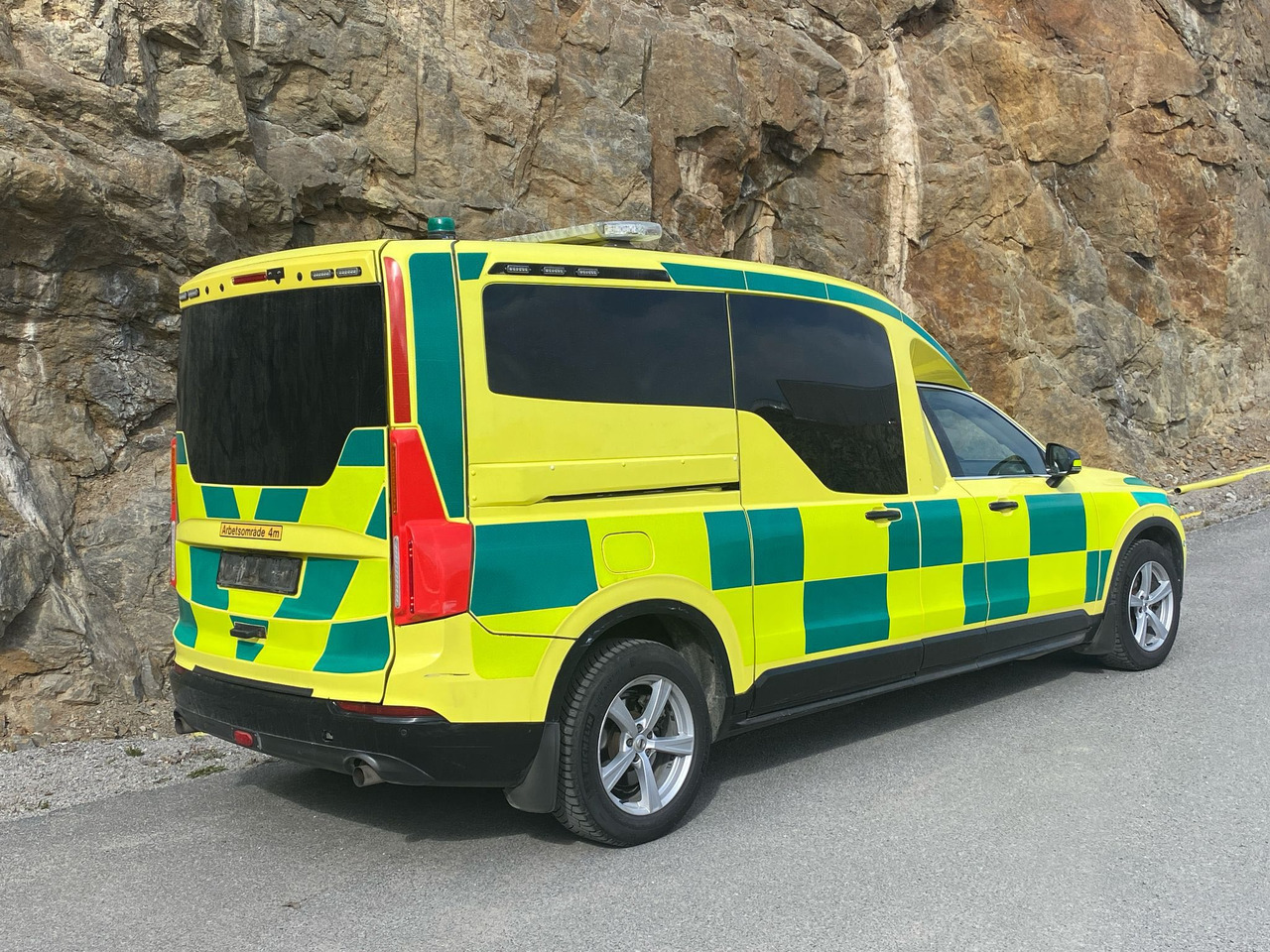 Volvo Nilsson XC90 D5 AWD - Ambulance / Krankenwagen / Швидка допомога - Ambulans: gambar 3 Volvo Nilsson XC90 D5 AWD - Ambulance / Krankenwagen / Швидка допомога - Ambulans: gambar 3