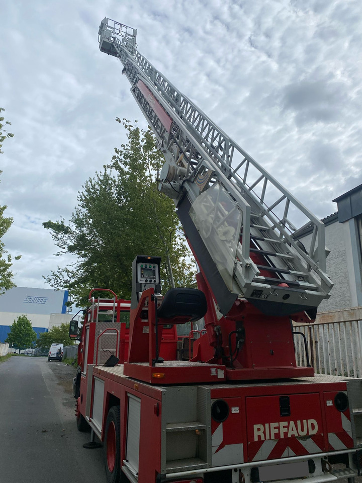 Renault Midliner M180 Drehleiter Feuerwehr EPSA23.5 1999 - Platform udara yang dipasang di truk: gambar 1 Renault Midliner M180 Drehleiter Feuerwehr EPSA23.5 1999 - Platform udara yang dipasang di truk: gambar 1