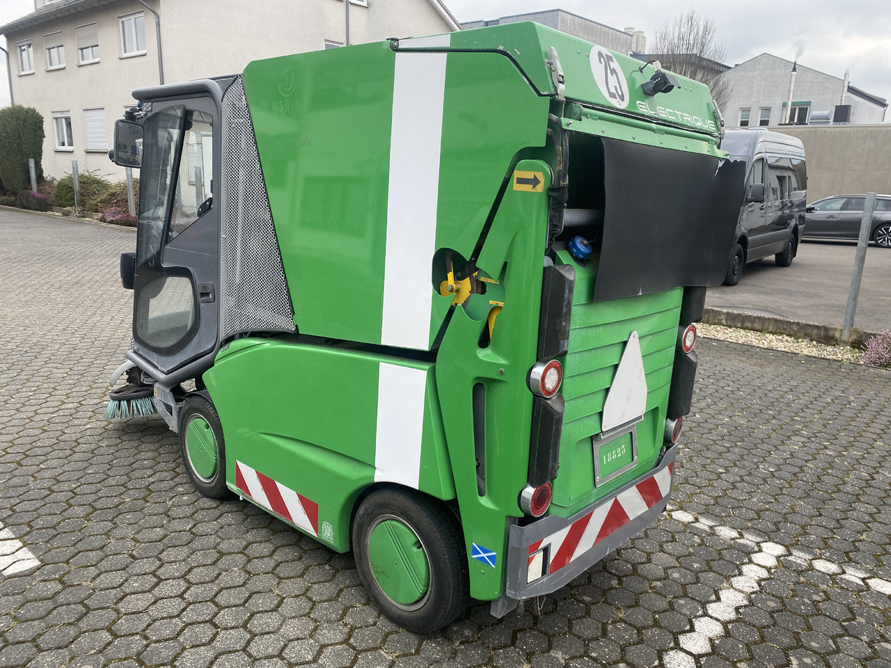 TENNANT Green Machines 500 ZE electric 500 ZE - Penyapu jalan: gambar 4 TENNANT Green Machines 500 ZE electric 500 ZE - Penyapu jalan: gambar 4