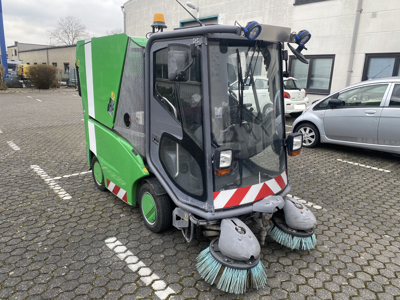 TENNANT Green Machines 500 ZE electric 500 ZE - Penyapu jalan: gambar 3 TENNANT Green Machines 500 ZE electric 500 ZE - Penyapu jalan: gambar 3