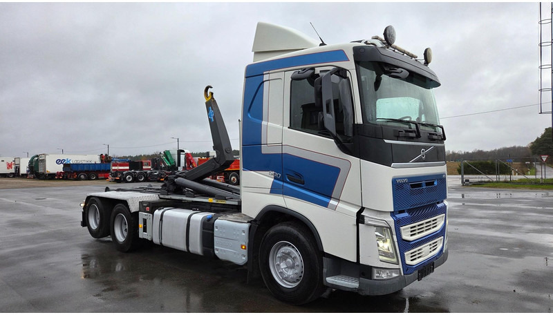 Volvo FH500 6X2 - Hook lift: gambar 2 Volvo FH500 6X2 - Hook lift: gambar 2