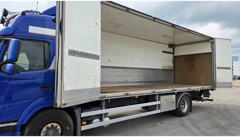 Volvo FM330 4X2 - Truk box: gambar 5 Volvo FM330 4X2 - Truk box: gambar 5