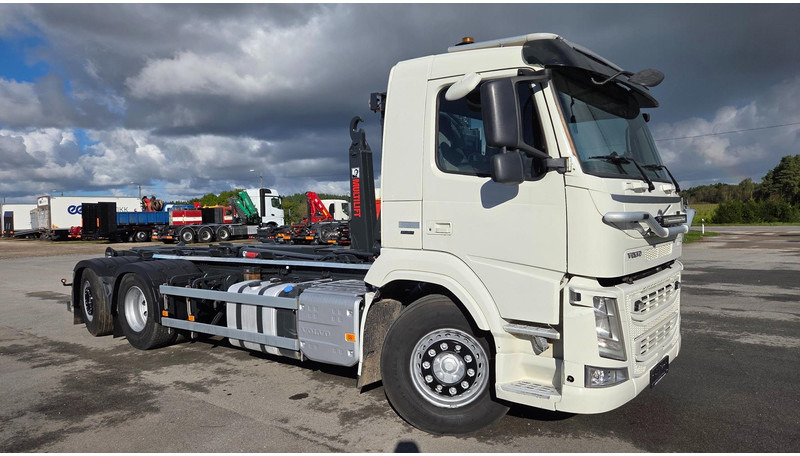 Volvo FM460 6X2*4 - Hook lift: gambar 2 Volvo FM460 6X2*4 - Hook lift: gambar 2