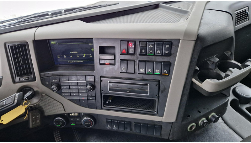 Truk sasis Volvo FM460 6X2*4 chassis: gambar 9