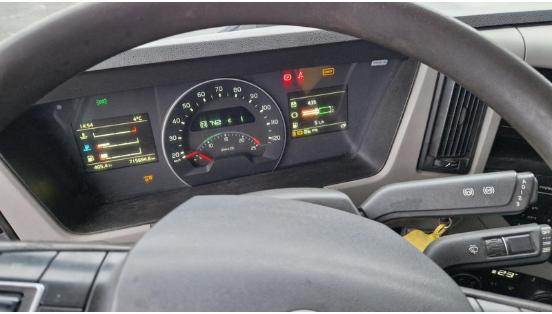 Truk sasis Volvo FM460 6X2*4 chassis: gambar 8