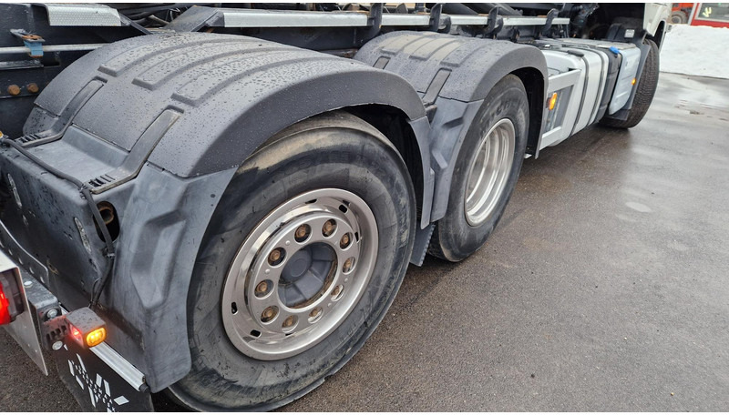 Truk sasis Volvo FM460 6X2*4 chassis: gambar 13
