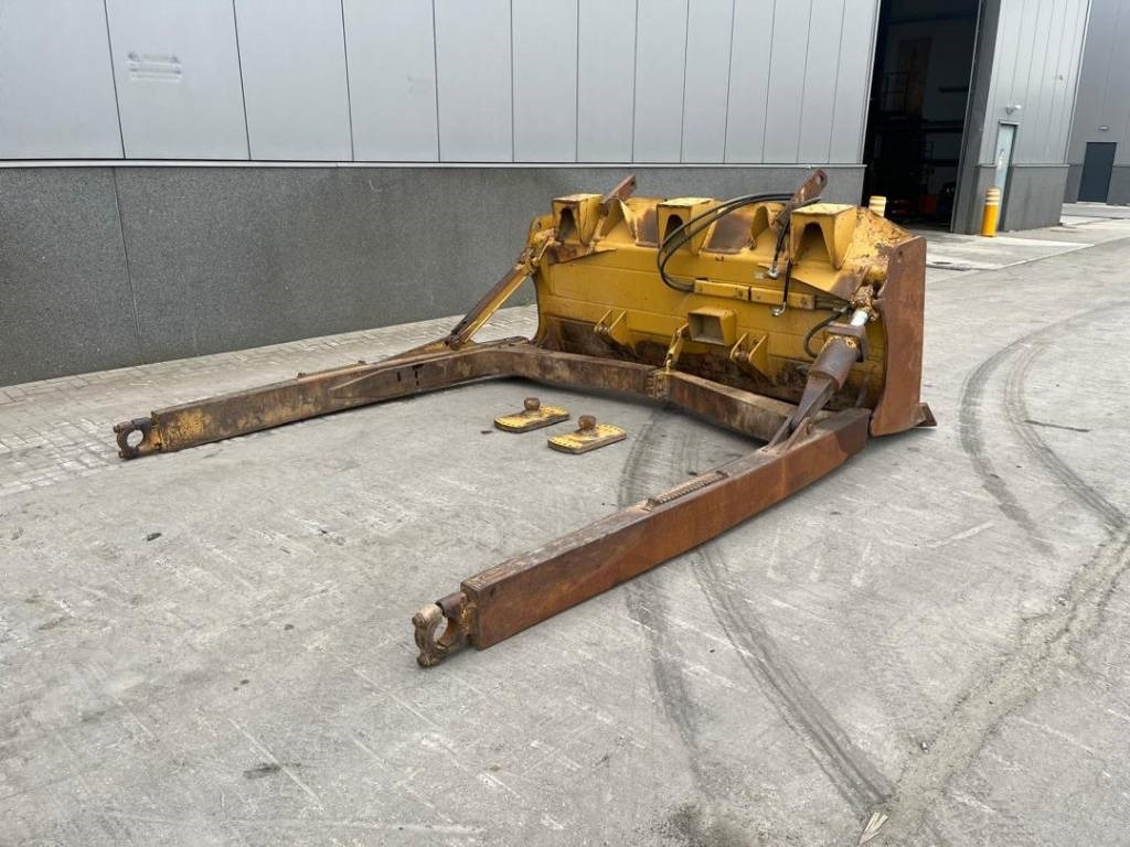 CAT D 6 XL Blade + Pusharms - Pisau: gambar 3 CAT D 6 XL Blade + Pusharms - Pisau: gambar 3