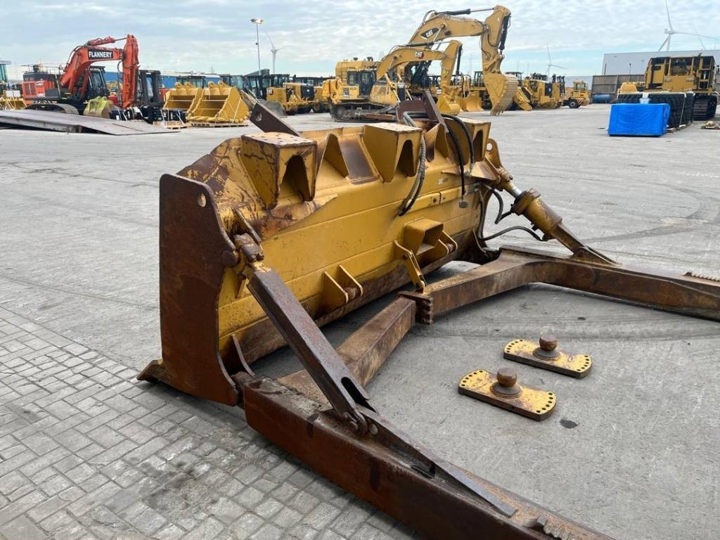 CAT D 6 XL Blade + Pusharms - Pisau: gambar 5 CAT D 6 XL Blade + Pusharms - Pisau: gambar 5