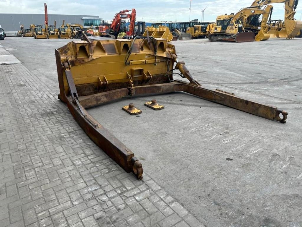 CAT D 6 XL Blade + Pusharms - Pisau: gambar 4 CAT D 6 XL Blade + Pusharms - Pisau: gambar 4