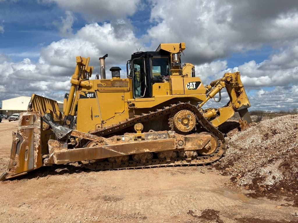 CAT D 9 T (CE Certified / New Undercarriage) - Bulldozer: gambar 2 CAT D 9 T (CE Certified / New Undercarriage) - Bulldozer: gambar 2