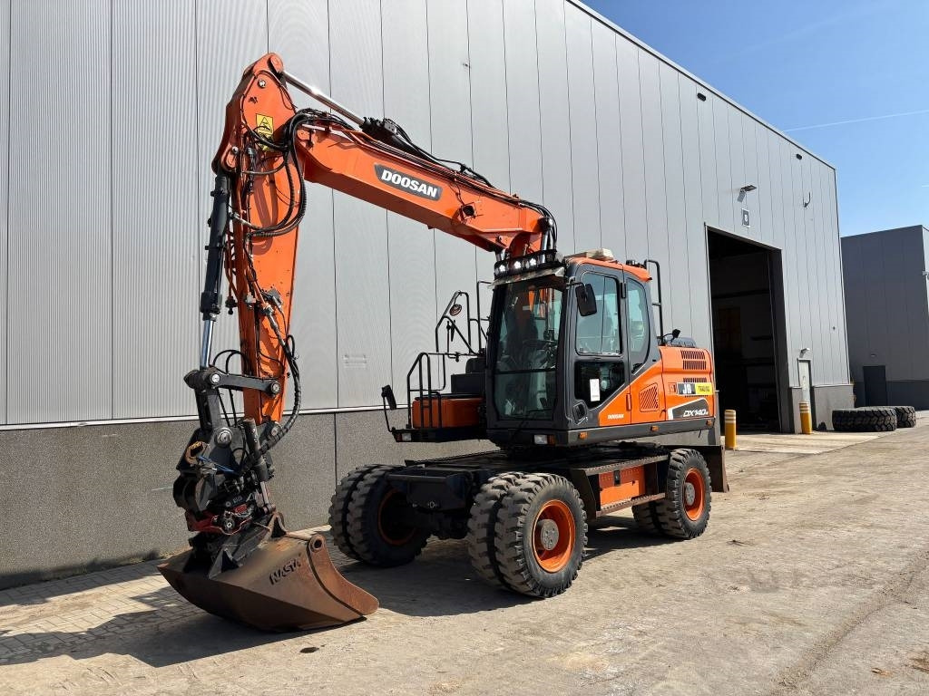 Doosan DX 140 W-5 (R5 Rototilt) - Ekskavator roda: gambar 2 Doosan DX 140 W-5 (R5 Rototilt) - Ekskavator roda: gambar 2