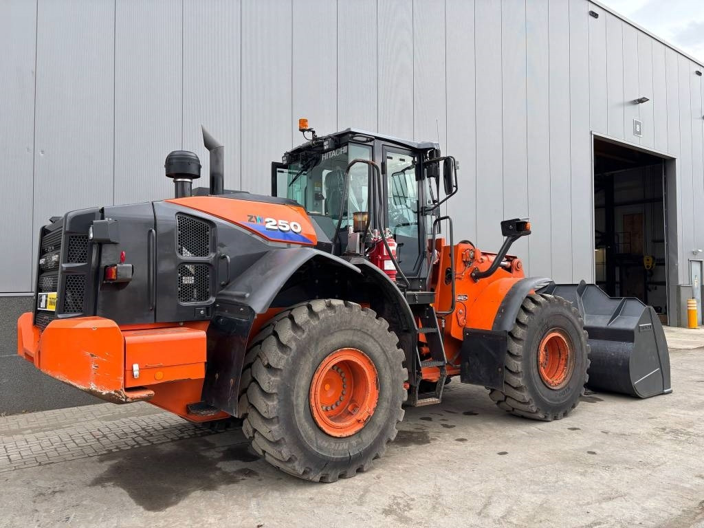 Hitachi ZW 250-6 - Wheel loader: gambar 5 Hitachi ZW 250-6 - Wheel loader: gambar 5