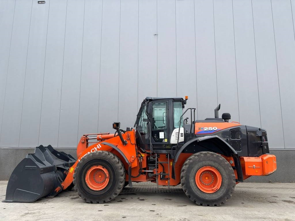 Hitachi ZW 250-6 - Wheel loader: gambar 1 Hitachi ZW 250-6 - Wheel loader: gambar 1