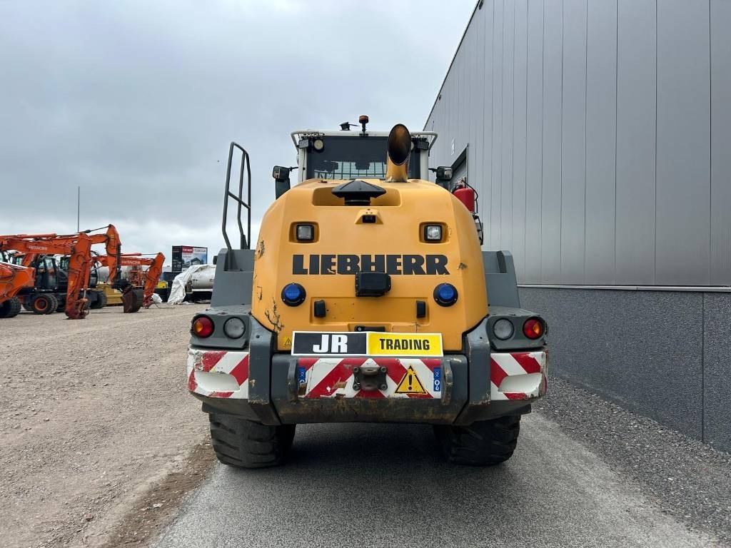 Liebherr L 550 (Comes with High-tip - Mit Hochkipper) - Wheel loader: gambar 4 Liebherr L 550 (Comes with High-tip - Mit Hochkipper) - Wheel loader: gambar 4