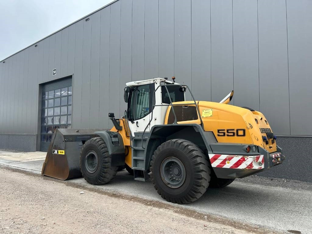 Liebherr L 550 (Comes with High-tip - Mit Hochkipper) - Wheel loader: gambar 3 Liebherr L 550 (Comes with High-tip - Mit Hochkipper) - Wheel loader: gambar 3